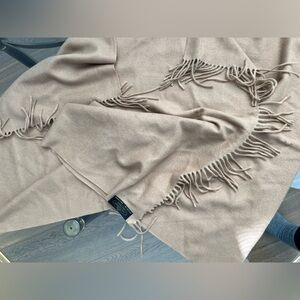 NWOT Elegant Tan Camel Fringed 100% Cashmere Scarf made in Germany